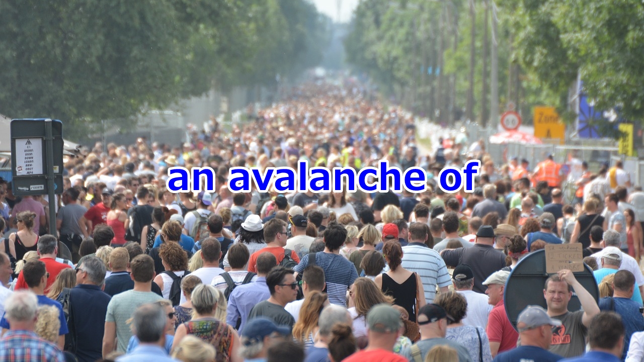 an avalanche of ～の殺到